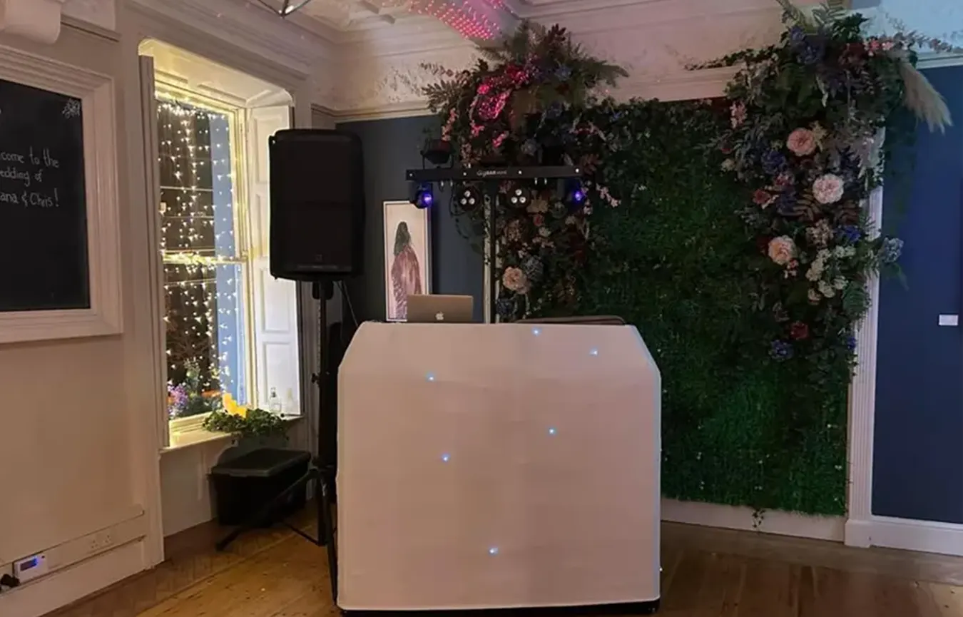David Jones Party DJ Wedding Civil Ceremonies And Weddings. Flowers By Fiona